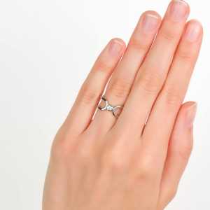 Серебряное кольцо с бриллиантом выращенным